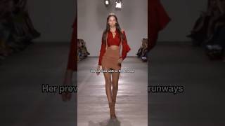 Do you think her current walk is better or her previous walk? | #runway #model #fashion #fyp #shorts