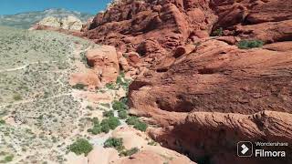 Drohnenflug entlang der Calico Hills North, Red Rock Canyon State Park, Nevada