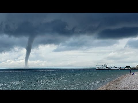 Waterspout In Lake Huron Spotted Near Mackinac Island - YouTube