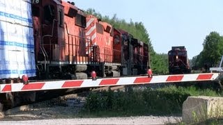 CP 8934 met CP 8705 at Craighurst (18JUL2012)