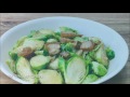 ผัดกระหล่ำดาวหมูกรอบ stir fried brussels sprouts with crispy pork