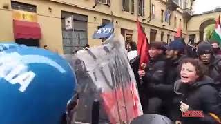 Torino, tensione tra studenti pro-Palestina e polizia. Due feriti