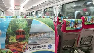 554次潮州發車經由海線開往花蓮的E228單電頭+兩節全藍行包專車+新式自動門莒光號，和1262次新竹發車經由西部幹線開往基隆的銀綠色微笑號EMU900型十輛一編組EMU906區間車