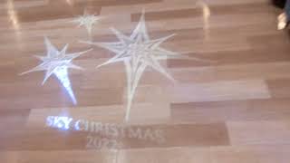 横浜スカイビルのクリスマスイルミネーション2022「SKY CHRISTMAS 2022 STARS IN THE SKY」　10階中央広場