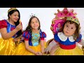 SARAH E ELOAH fingem brincar de BRANCA DE NEVE com a MAMÃE Histórias Engraçadas PARA CRIANÇAS