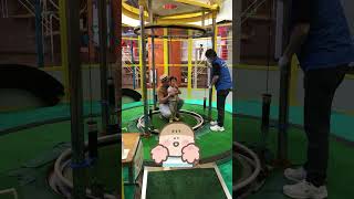 2歳児、巨大なシャボン玉カーテンを作る。