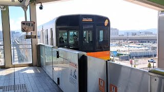 多摩モノレール1000形1103F各駅停車多摩センター行き立飛駅発車(2023/8/3)