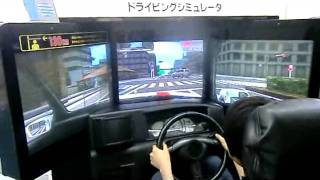 科学技術館で自動車運転シュミレータ