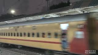 17612 Mumbai CSMT Nanded RajyaRani Express at Kalva