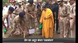 Union Minister Uma Bharati ties 'Rakhi' to soldiers in Nagpur