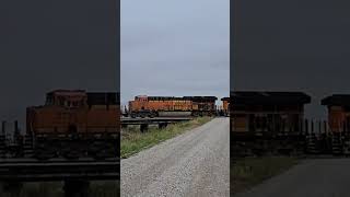 🔥💪 Magnificent 4-Unit BNSF Power!!! 👍 #shorts #bnsf #train #power #railfans #trainspotting