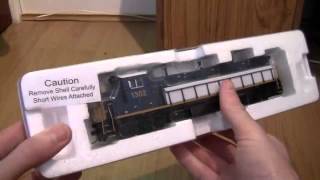 Opening The Atlas Trainman Plus NRE Genset In CSX Livery