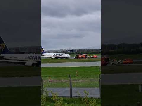 Ryanair Lost Its Front Wheel - YouTube