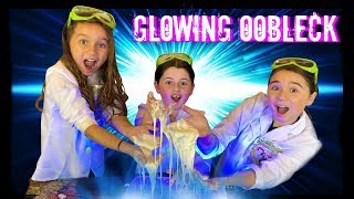 GLOWING OOBLECK SLIME Science Experiment! Easy Science Experiments for Kids!