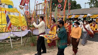 ประเพณีบุญกุ้มข้าวใหญ่ ใส่บาตร 108 บูชาพระธาตุศรีปทุม