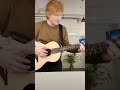 ED SHEERAN DOES HIS 4 CHORDS