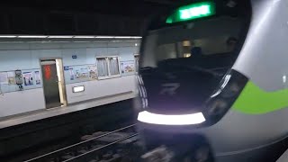 4152次楊梅發車經由宜蘭線開往福隆的銀綠色微笑號EMU900型十輛一編組EMU905區間車