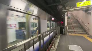 ジョイント音を響かせて夜の日根野駅に到着する阪和線225系5100番台普通天王寺行き！