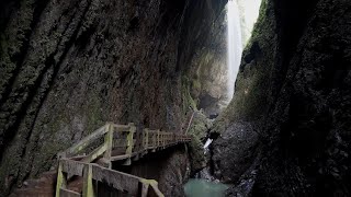 龙水峡地缝，中国旅游精选5A景区，世界自然遗产，喀斯特地貌景观，国内新锐五大景区。