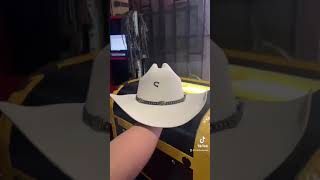 Poniéndole el hierro al sombrero #barbuquejo #sombrero #short #cowboy