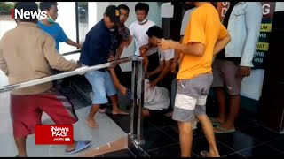 Hendak Kabur Usai Tabrak Sopir Truk, Sopir Angkot di Serang, Dihajar Massar #iNewsPagi 12/10