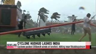 Hundreds of thousands flee as Cyclone Hudhud lashes India   초강력 사이클론 ′파일린′ 인도 강타