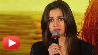 Alia Bhatt Cries At Highway Trailer Launch !