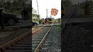 ரயில் வரும் நேரத்தில் ஆட்டோ🧐 train cross block car prank #shorts #trending #viral #train #shortvideo