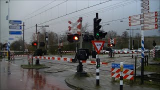 Spoorwegovergang Koog-Zaandijk // Dutch railroad crossing