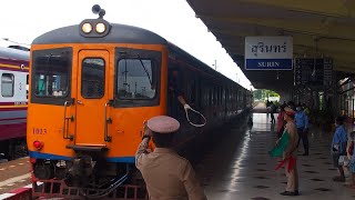 走行中の列車からタブレット収受（タイ国鉄 東北線・南線 スリン駅）