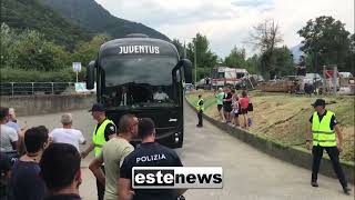 Juve A-Juve B, l'arrivo con il pullman dei bianconeri a Villar Perosa