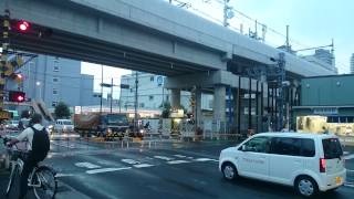 雨落ちる中の地上曳舟の最終日