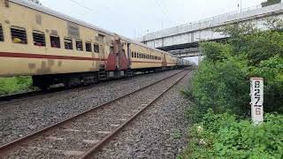 11039 kolhapur gondia maharashtra express with offlink loco santragachi wap4 at nagpur