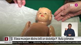 Ģ. Eliasa muzejam dāvina lelli un skolotāja P. Buša grāmatas