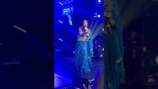 Melody Queen 👑 Shreya Ghoshal Live In Concert 🎶 || Live Dancing ❤️ || #ShreyaGhoshal #Shorts