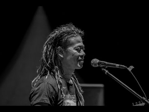 Tony Q Rastafara Paris Van Java