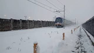 Un vivalto nella neve...treno regionale Cuneo Torino pn