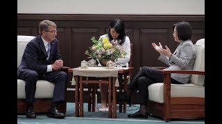 201810725 總統接見「凱達格蘭論壇：2018 亞太安全對話」外國學者一行