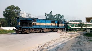 Drutojan Express Vs Local Train Crossing Near Airport Road | Dhaka - Panchagarh Route Train