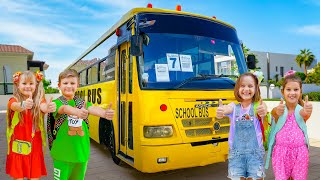 Diana y Roma enseñan las reglas del autobús escolar con amigos