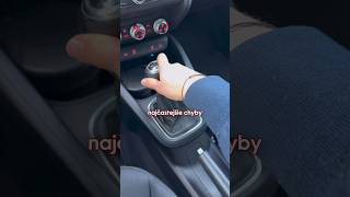 2 najčastejšie CHYBY pri jazdení s manuálom! ⚠️ #auto #prevodovka #shorts