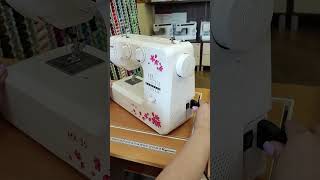 Janome MX55.  Распаковка электромеханической швейной машины