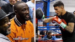 JOSE BENAVIDEZ RUNNING COMBINATIONS IN WORKOUT WHILE BEING HECKLED BY COACH BOMAC \u0026 TERENCE CRAWFORD