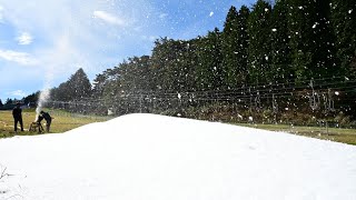 緑色のゲレンデを真っ白に　神戸・六甲山スノーパークで造雪作業始まる