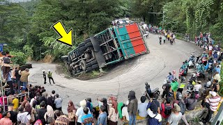 Bad Incident of a Truck Loaded with Expensive Packages Overturning on an Extreme Road