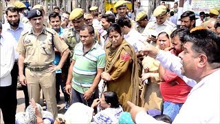 रियासी के लोगों का पुलिस के खिलाफ प्रदर्शन, दी कड़ी चेतावनी