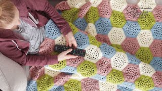 Crochet Hexagon Afghan Pattern - Cluster Version | EASY | The Crochet Crowd