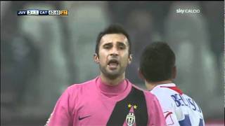 Vucinic psuje sudiju (Вучинић псује судију)