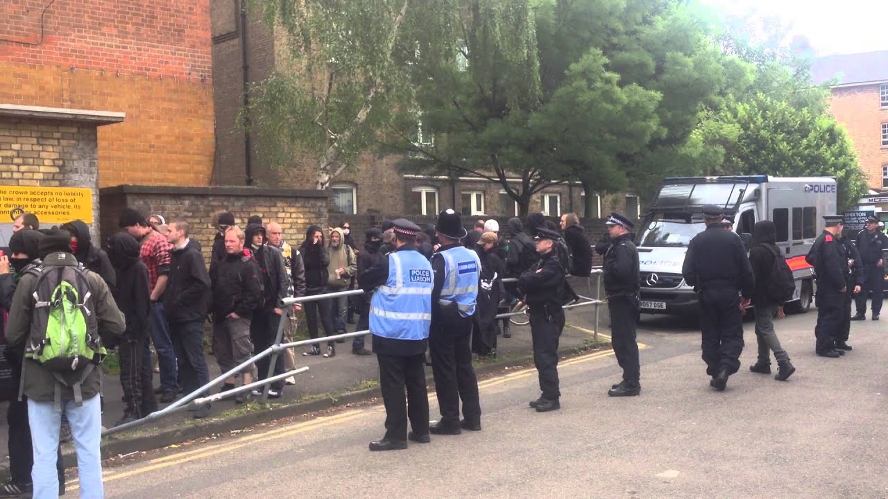 No Borders Protest At Brixton Prison, Brixton Hill - YouTube