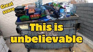 DUMPSTER DIVING -UNBELIEVABLE  WHAT  GETS THROWN AWAY  IN THE STORES
